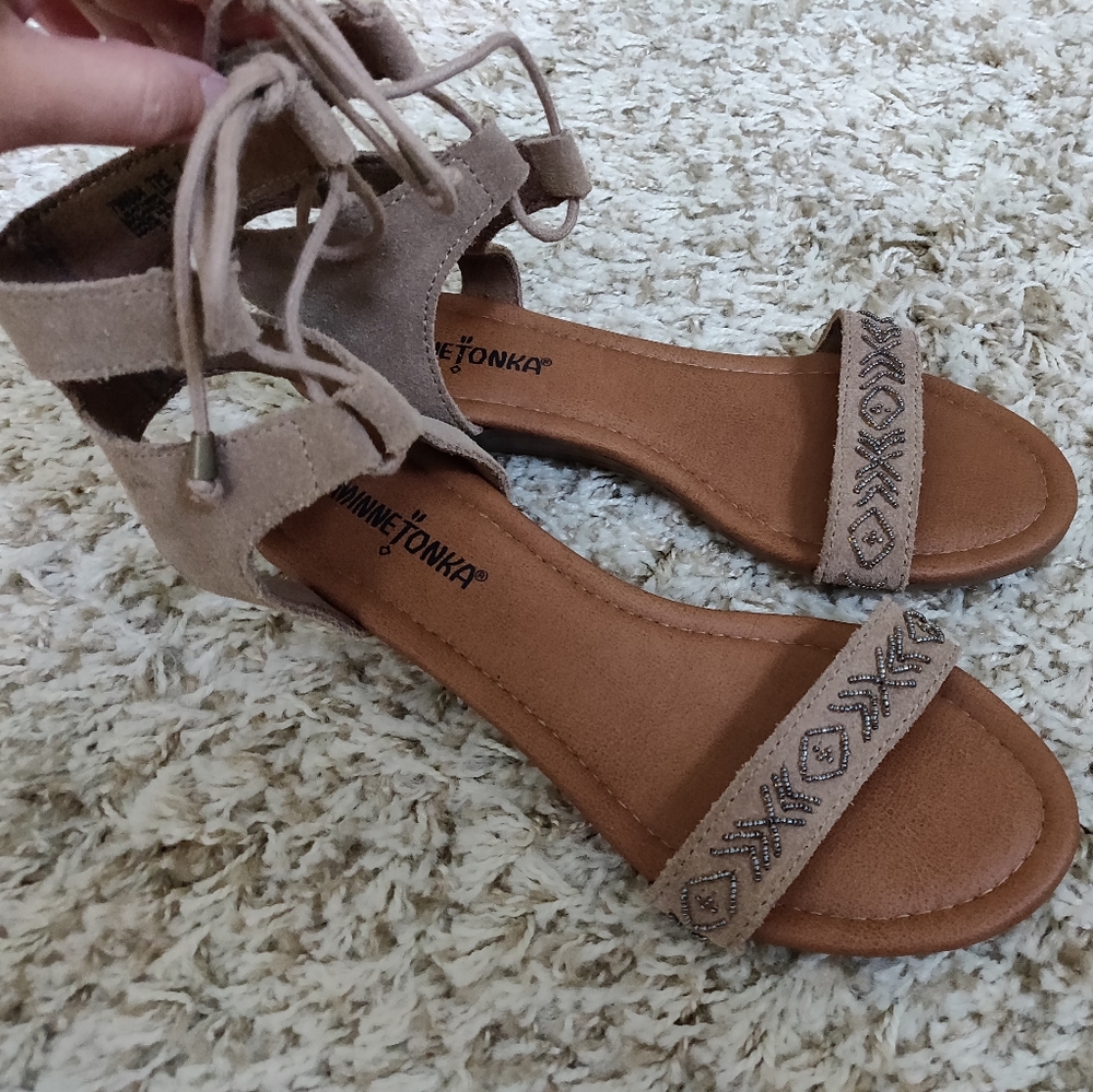 🌼 Minnetonka Sandals
